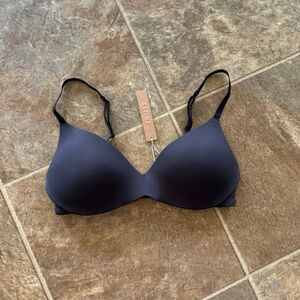 Skims Wireless Form Push up Bra Onyx Size 32C